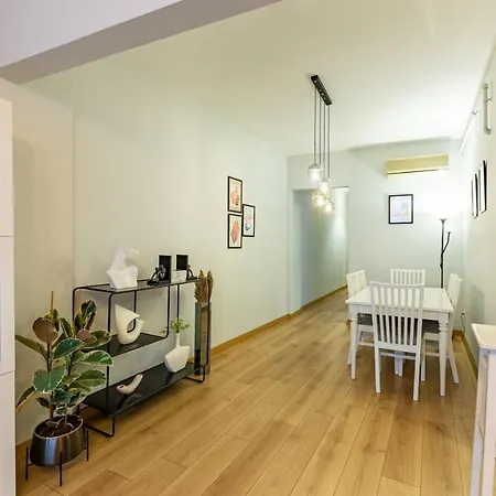 Flat Near Attractions In Nisantasi